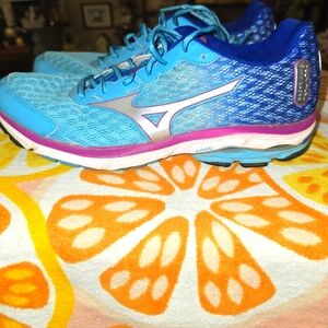 Mizuno Wave Rider blue size 6 Size 10.5 Womens